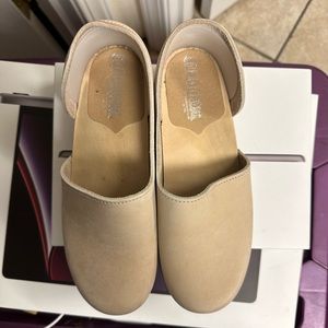 Sandgrens Clogs sand color size 37